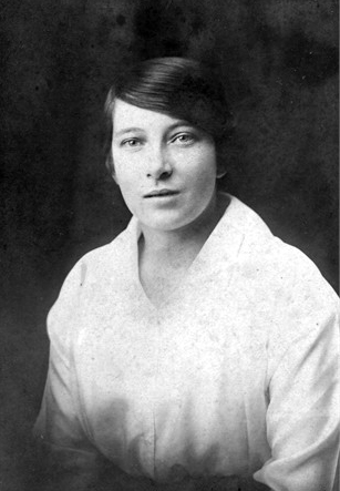 Photo of photos/Christina McRae (dau of Christina McKenzie McLennan) bn 1892